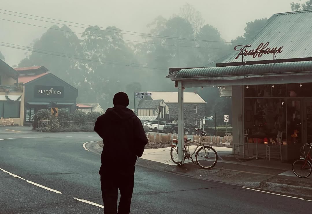 「這雙」周董打球、日常都愛穿！「最速鞋頭」周杰倫今年著用的五款球鞋，每雙都不難入手又百搭！