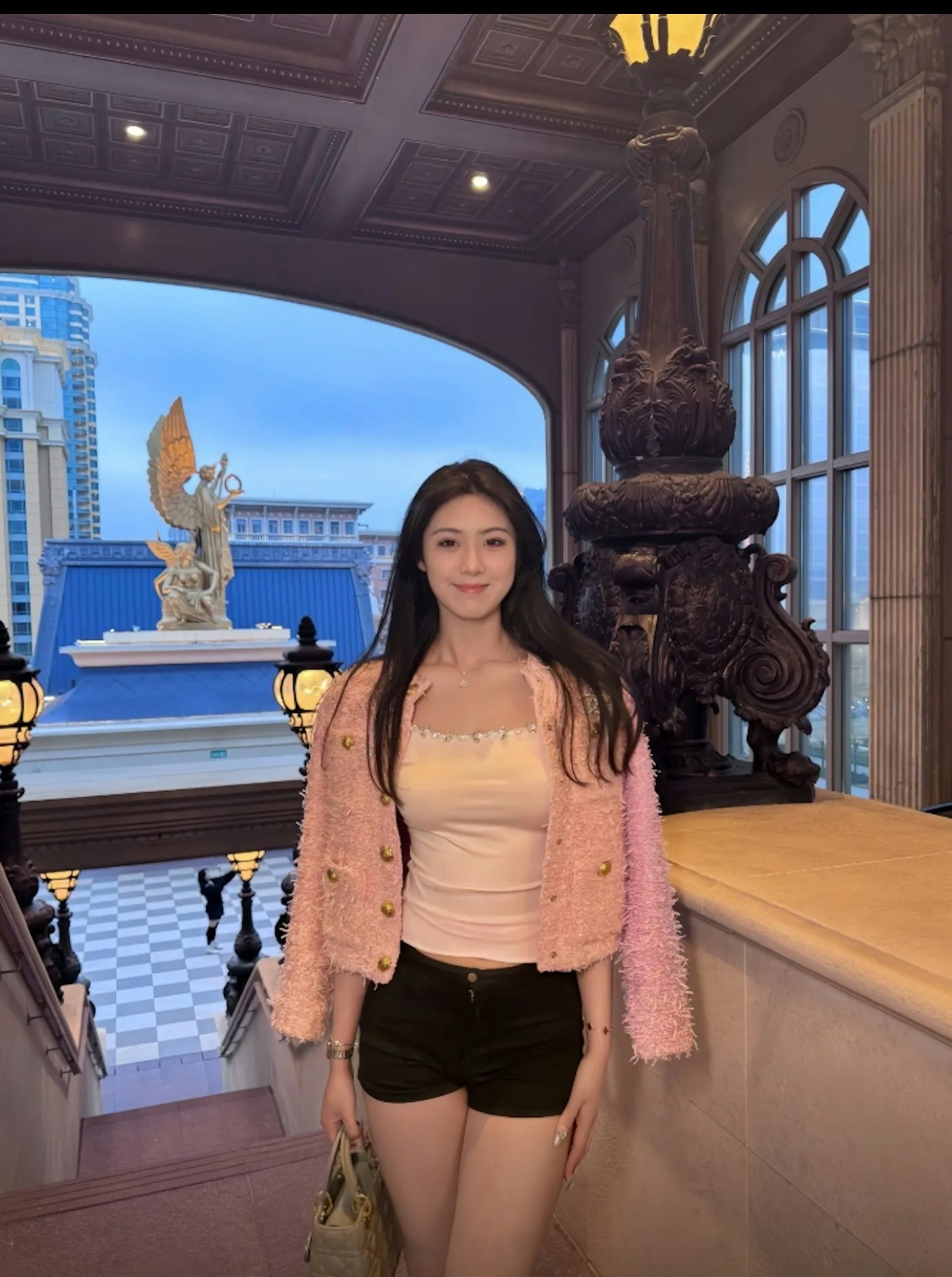 羨慕男友！身高 190cm 女籃正妹卓識轟動批踢踢表特版，鄉民大讚：「歷年華人籃球界最正」