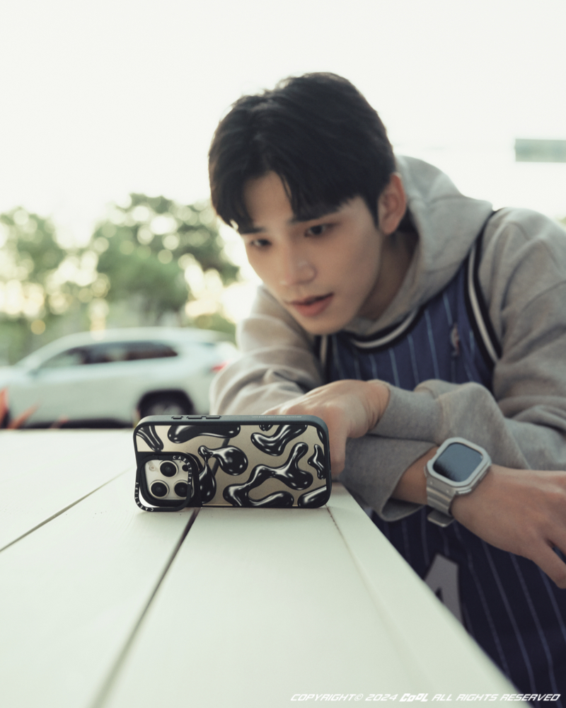 王品澔的穿搭哲學：手機殼才是時尚靈魂！從街頭潮流到日常休閒，帶你看 CASETiFY 年度人氣男生印花