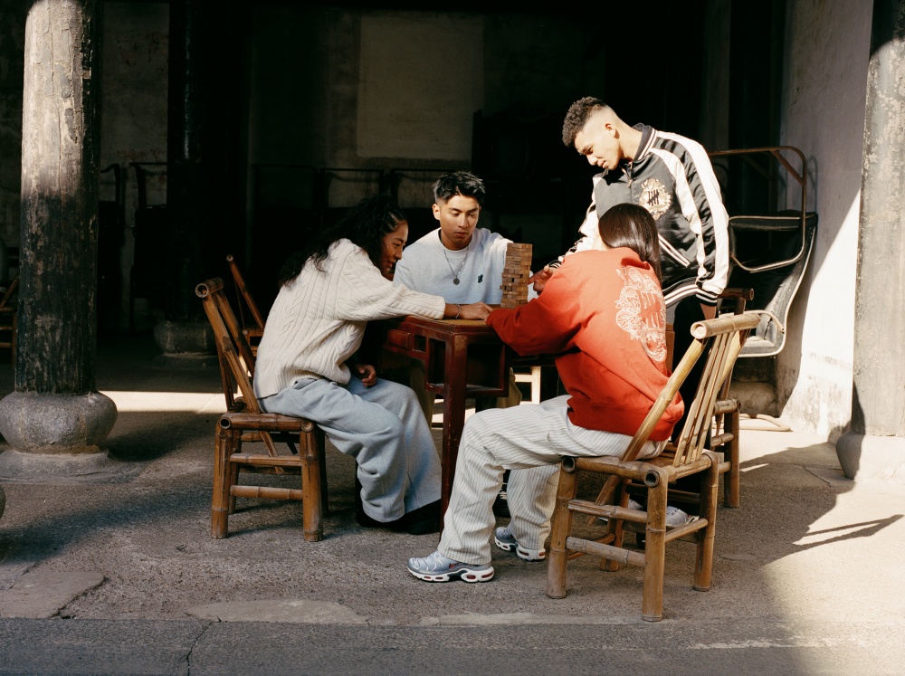 金蛇獻瑞，富貴延年！ UNDEFEATED 推出 “Long Live Golden Snake” 蛇年膠囊系列