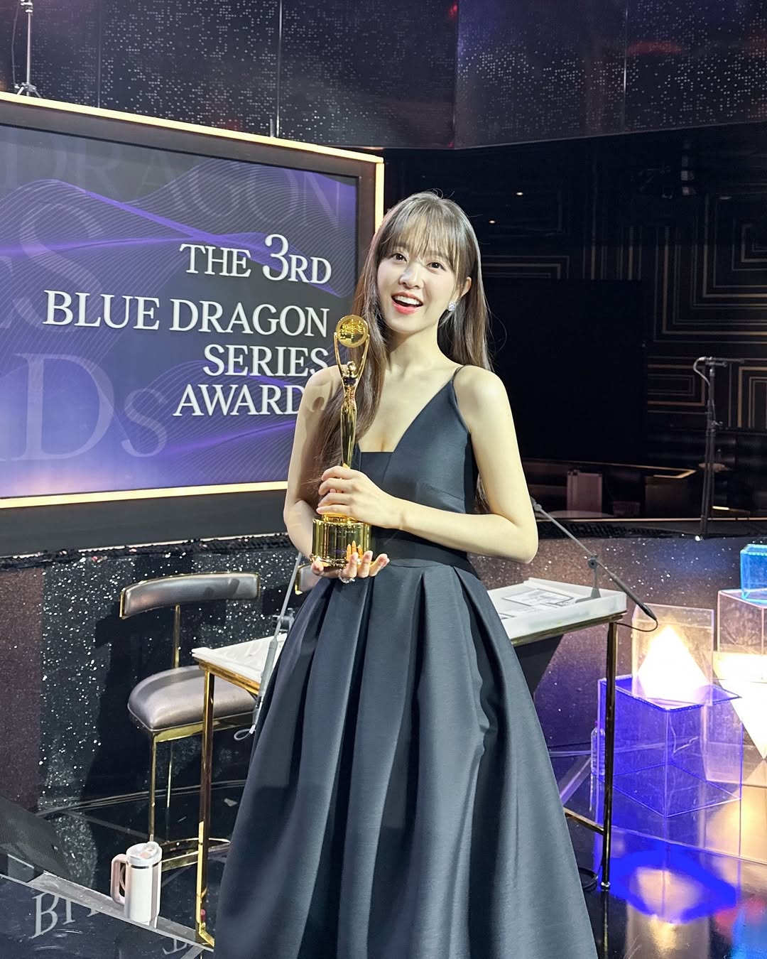 女神大改造！朴寶英超亮金髮現身巴黎　出道 19 年罕見超前衛變化