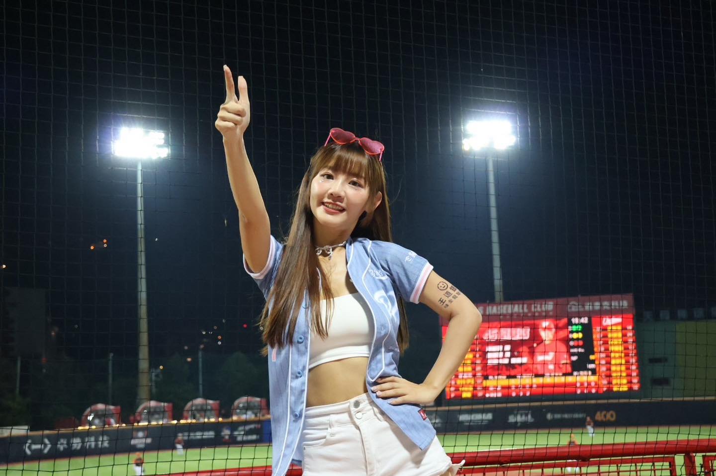 有李多慧跟林襄！小龍女寫真卡「要價 19,800 元」　網友看傻眼：比球員卡還要貴