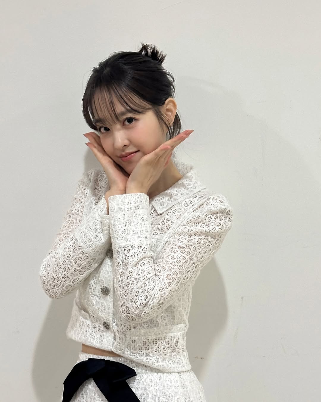 女神大改造！朴寶英超亮金髮現身巴黎　出道 19 年罕見超前衛變化