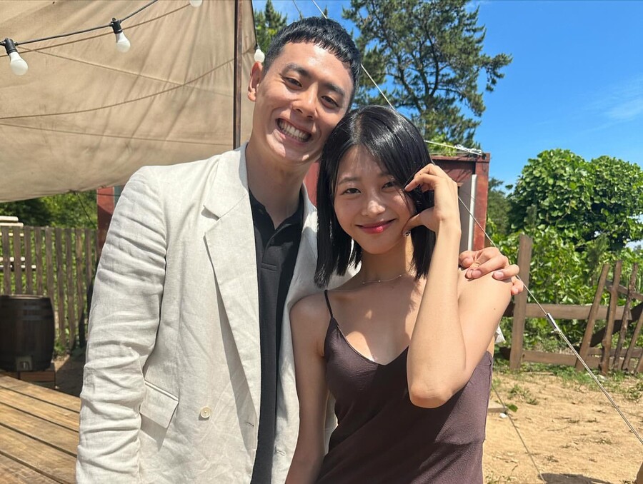 Netflix《單身即地獄 4 》最新預告釋出！泡鴛鴦浴調情「要我咬妳嗎？」惹火開撩，連 5 位主持人都快招架不住啦！