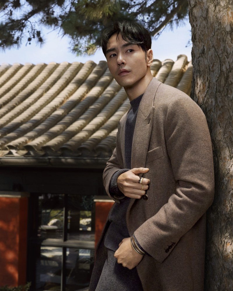 這是什麼夢幻組合！周冬雨、阮經天演繹寶詩龍 2025 新春形象廣告！