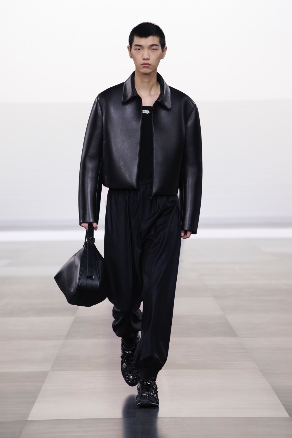 周董 Dior 看秀穿搭帥出新高度！同框 Robert Pattinson 太「虧賊」！