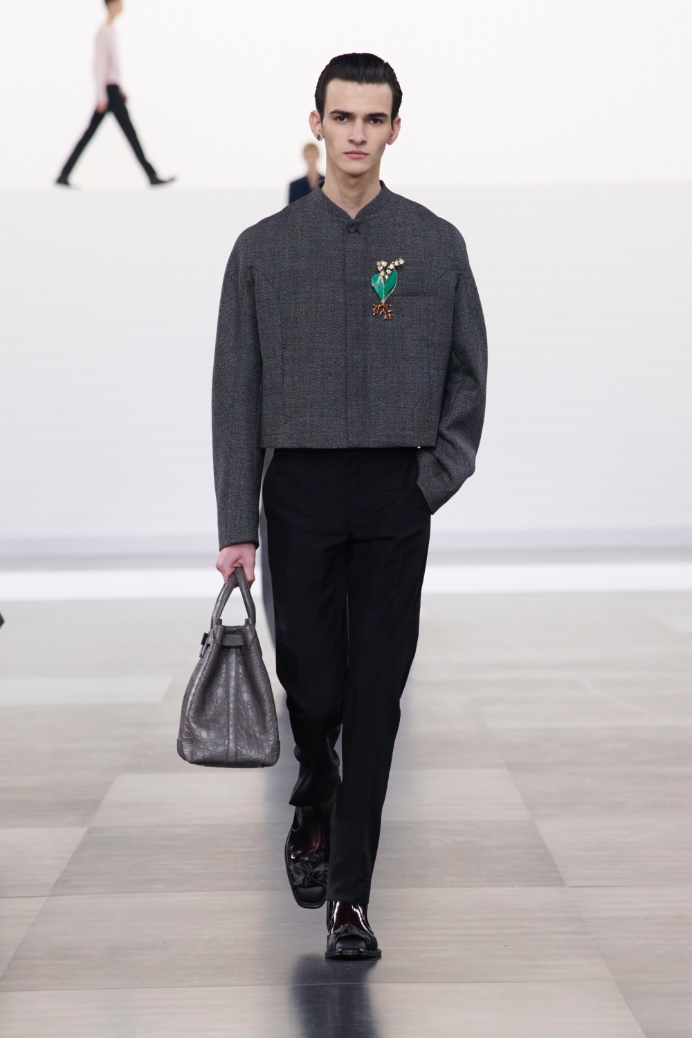 周董 Dior 看秀穿搭帥出新高度！同框 Robert Pattinson 太「虧賊」！