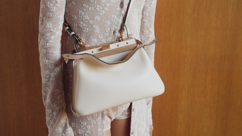 體積小但超能裝！FENDI 新款PEEKABOO SOFT SMALL 來了！