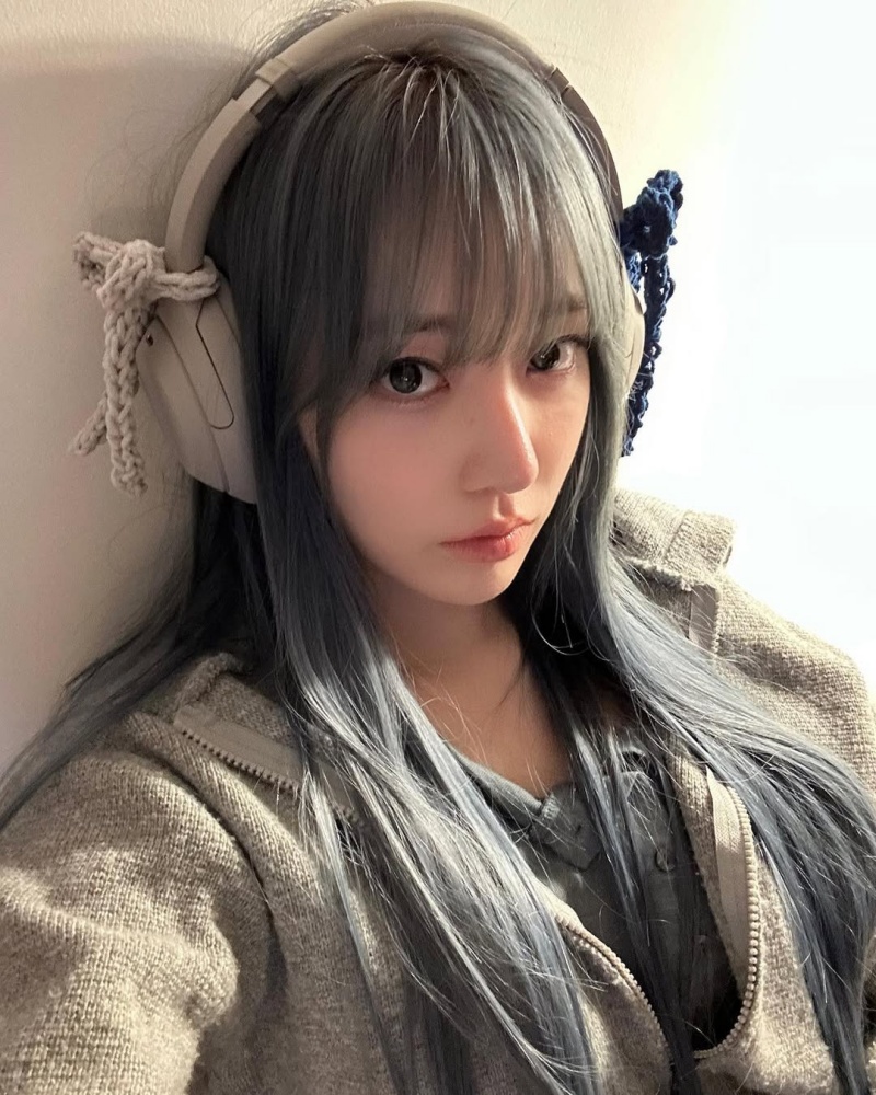 LE SSERAFIM 小櫻花化身「織女」！宮脇咲良推出針織品牌，首波商品 5 分鐘秒殺
