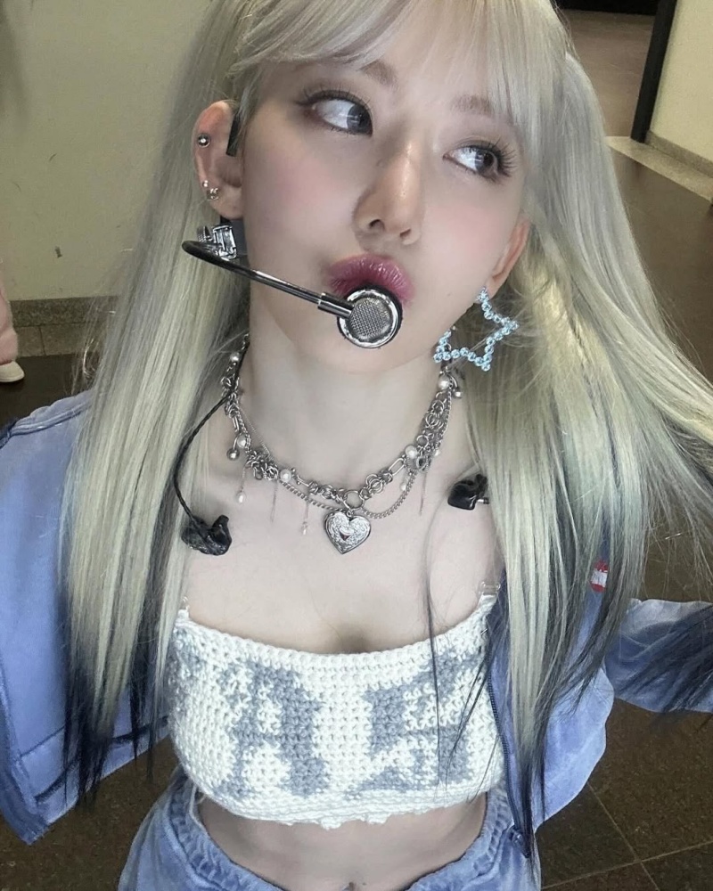 LE SSERAFIM 小櫻花化身「織女」！宮脇咲良推出針織品牌，首波商品 5 分鐘秒殺