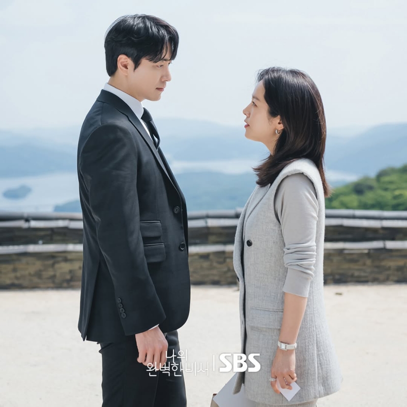 《我的完美秘書》韓志旼化身霸氣女上司，劇中造型是職場穿搭範本，IG 私服秒變「鄰家姊姊」被讚超逆齡！