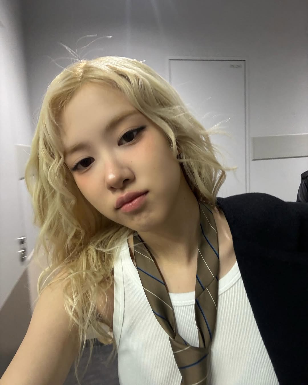 阿帕刺打破紀錄！Rosé 聯手 Bruno Mars 歌曲〈APT.〉 MV 突破十億點閱！