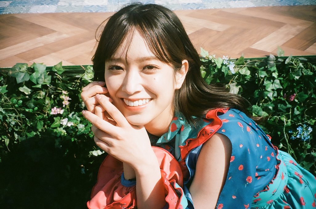 女團偶像寫真大公開！日向坂 46 隊長佐佐木久美清新甜笑令人戀愛，紀錄倒數愛豆生涯！