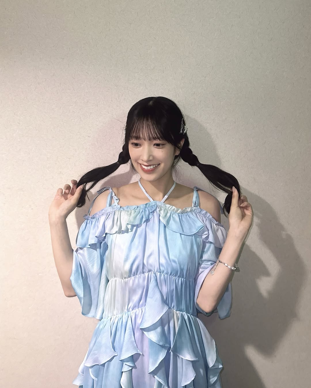 女團偶像寫真大公開！日向坂 46 隊長佐佐木久美清新甜笑令人戀愛，紀錄倒數愛豆生涯！