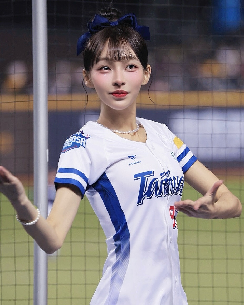 越夜越火辣！林襄、禾羽、李芷霖海灘度假，保守潛水衣→超兇比基尼太犯規！