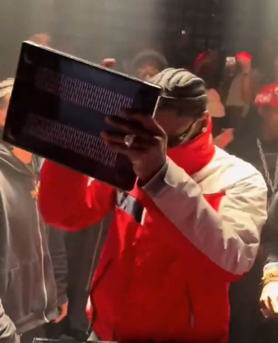 音樂太上頭？小崔打爆 DJ 筆電！網：幫筆電默哀⋯