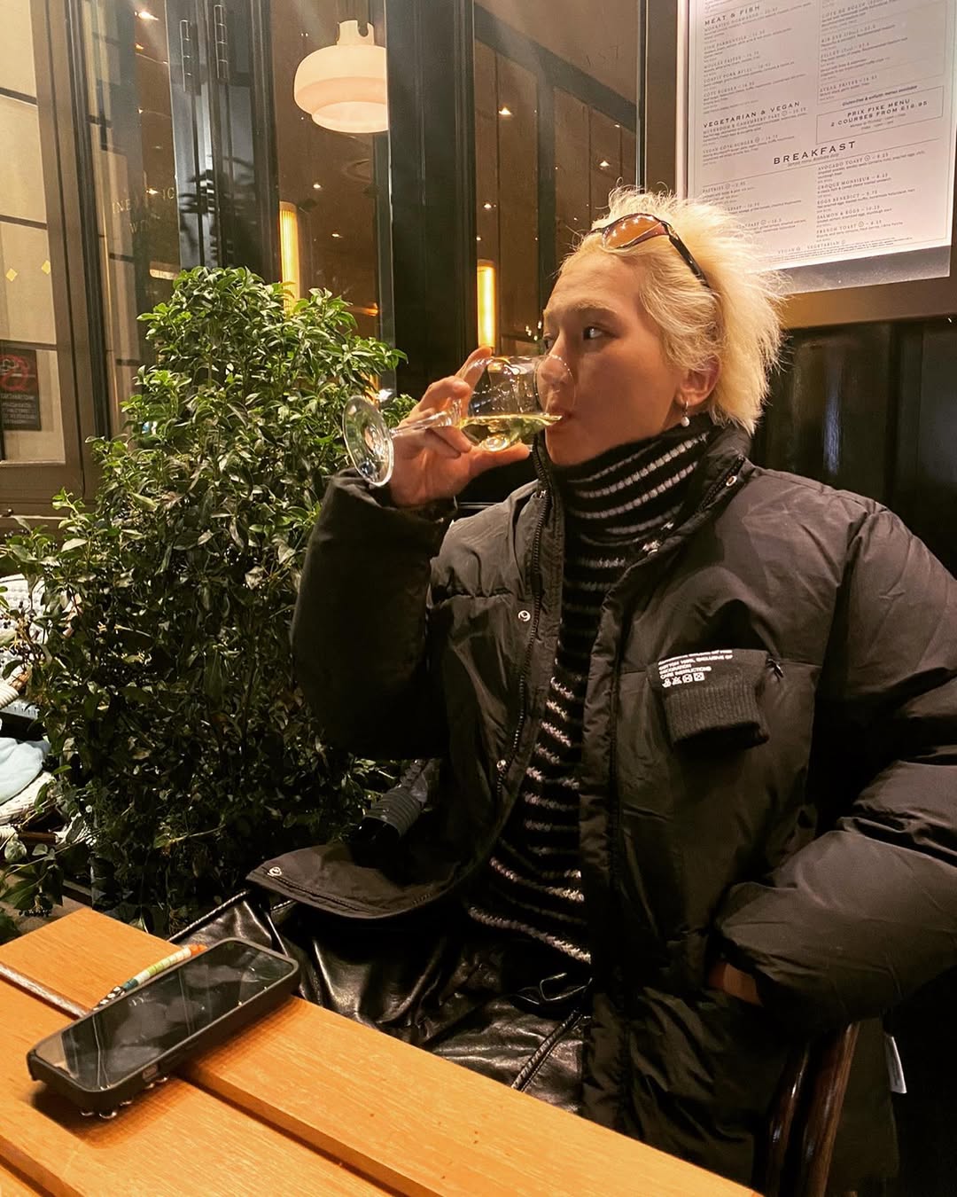 宋旻浩「爽兵風波」連自家人都不挺！粉絲派卡車到 YG 門口抗議：請確保 WINNER 剩餘成員正常活動