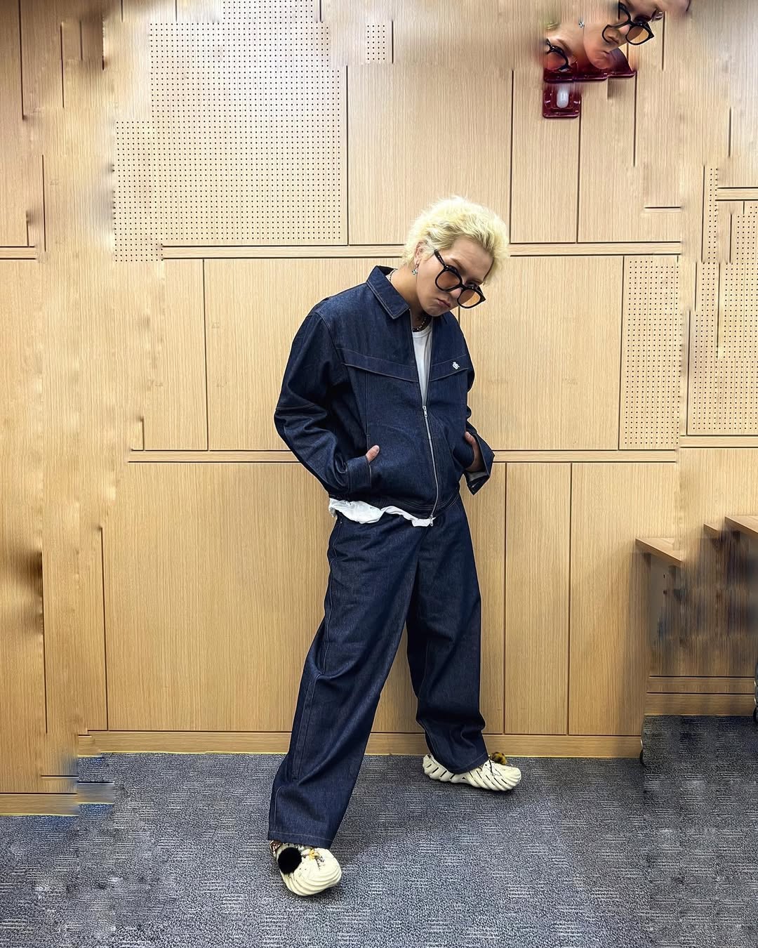 宋旻浩「爽兵風波」連自家人都不挺！粉絲派卡車到 YG 門口抗議：請確保 WINNER 剩餘成員正常活動