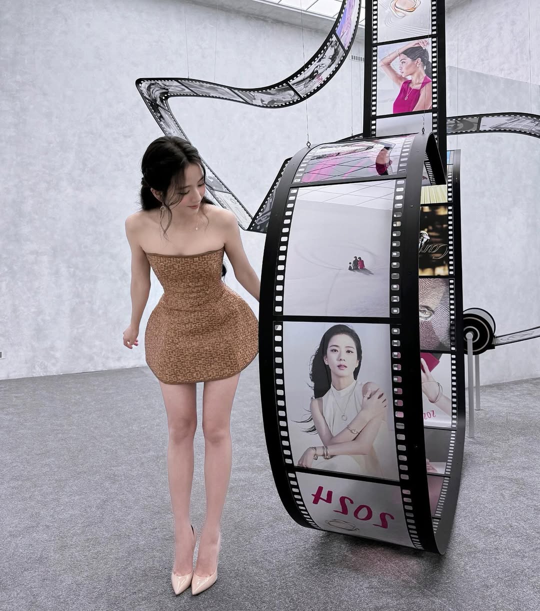 Jisoo 特別 MV 驚喜公開！與新加坡旅遊局聯合發行〈Your Love〉，花瓣雨下再現盛世美顏！