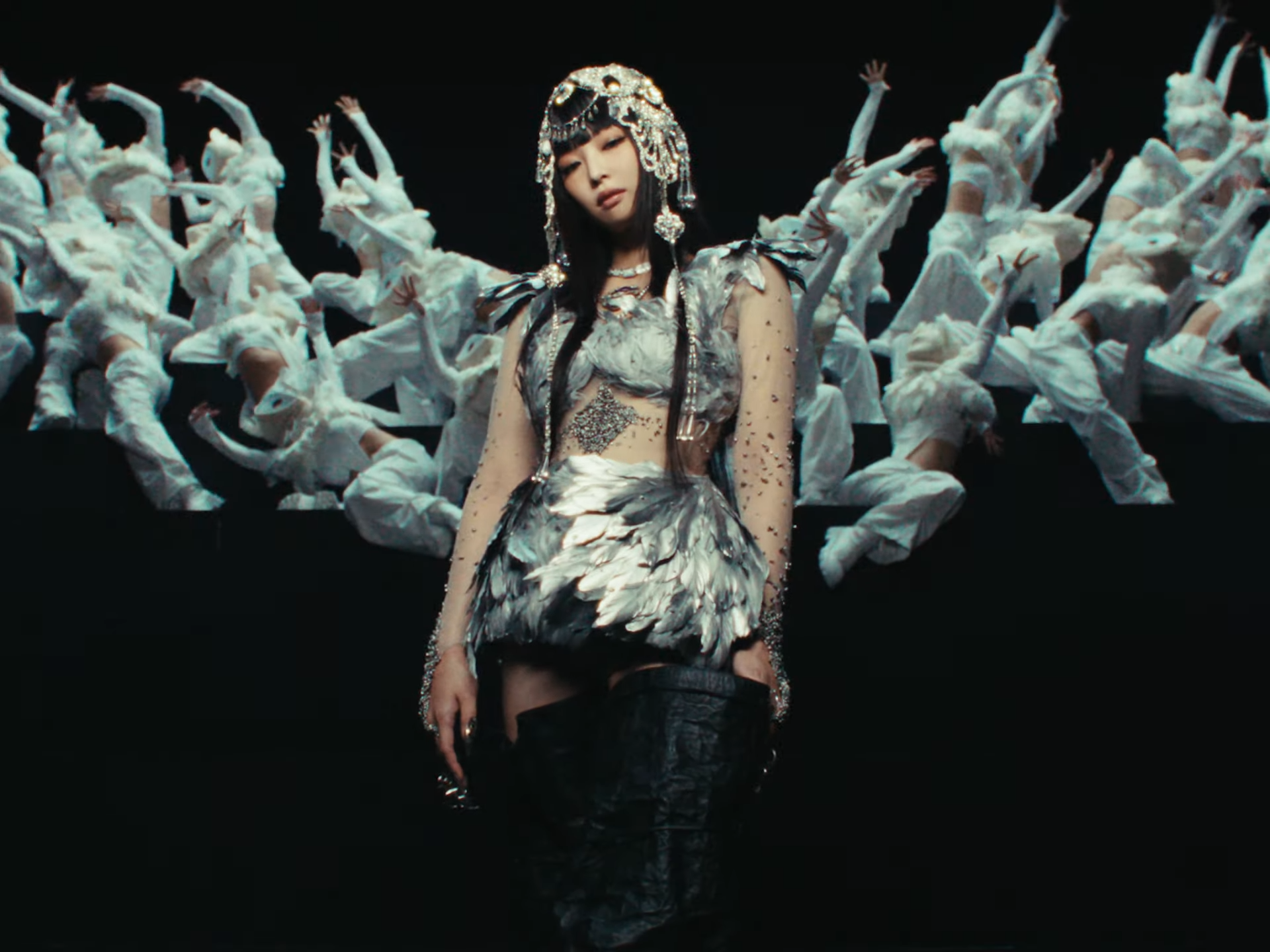 JENNIE 無預警發布新歌〈ZEN〉！超高質感 MV 為新專輯《Ruby》預熱！