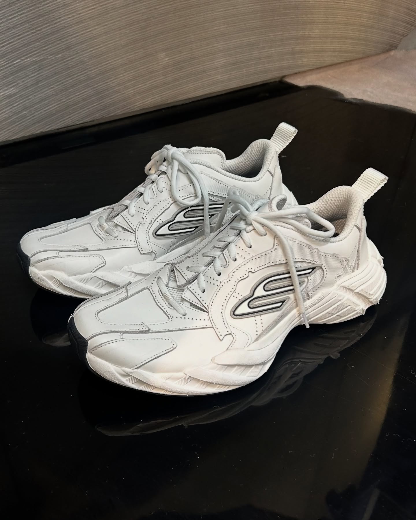 又是一雙現象級爆款？Balenciaga 全新鞋款 Monday  曝光！