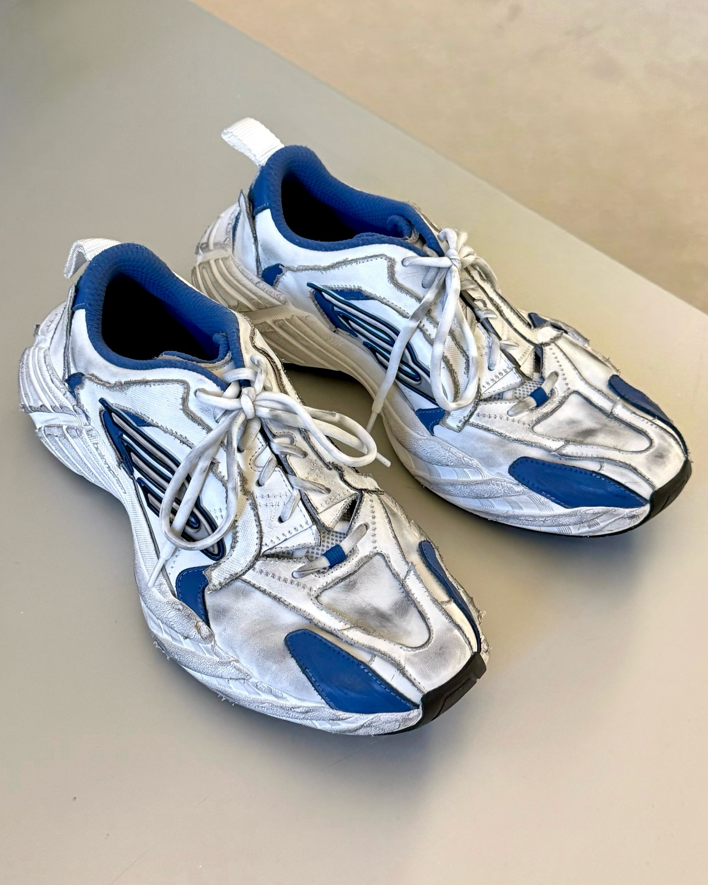 又是一雙現象級爆款？Balenciaga 全新鞋款 Monday  曝光！