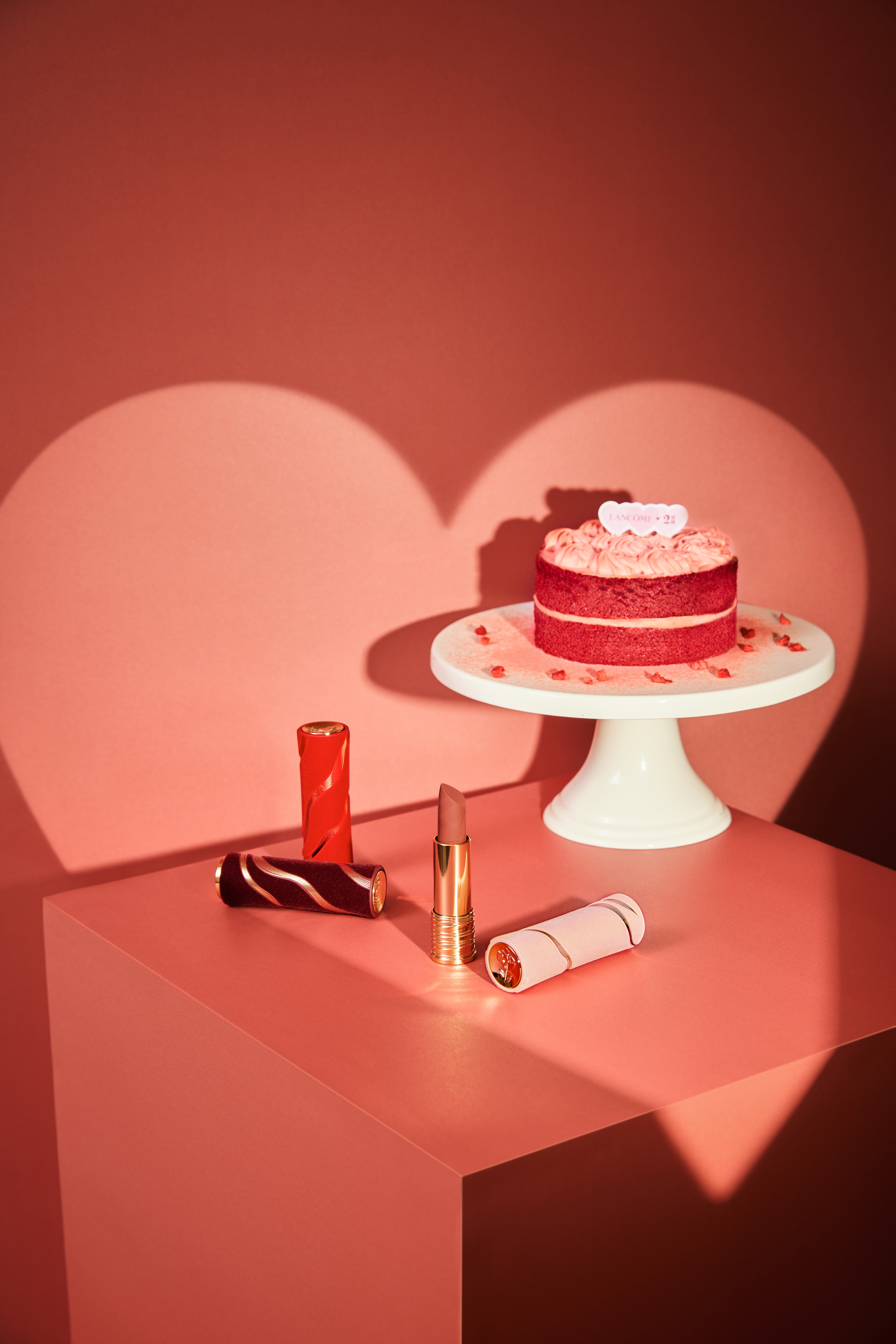 2025情人節彩妝新品推薦TOP5｜超美限定色號，打造甜蜜約會妝容！