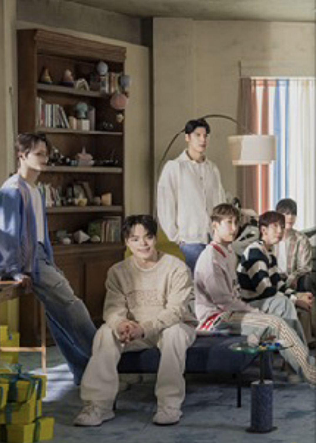 簡直太瘋癲！HYBE 為防止粉絲截圖，照片超糊、SEVENTEEN 成員刻意修到頭扁臉歪掉！