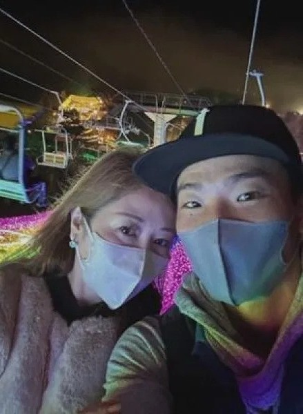 「三個字」真的不是說說？家長會意外對同學媽媽「一見鐘情」，十多年後同學助攻娶回家！