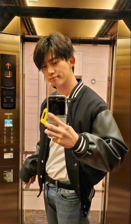 玉澤演與穩交 4 年素人女友求婚了！攝影團隊疑不知男方身分「巴黎鐵塔前下跪照全上傳」