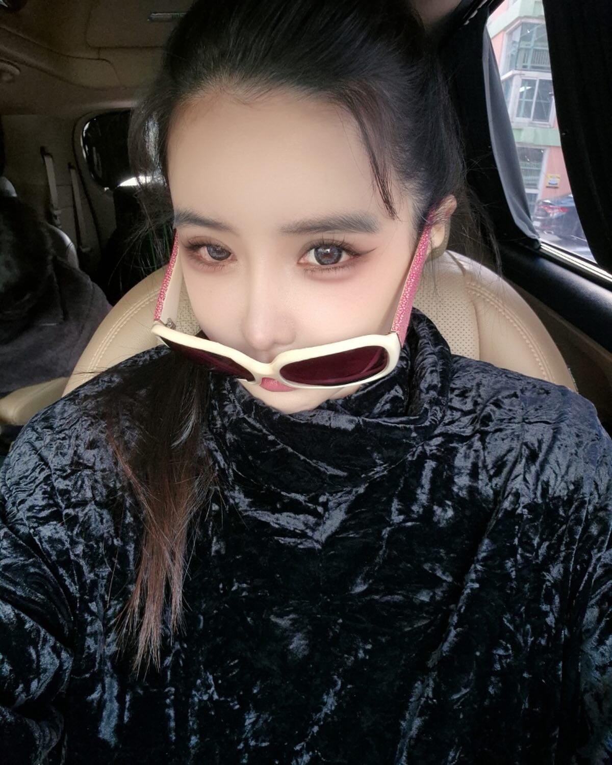 2NE1 朴春小帳上傳與李敏鎬合照喊「我的丈夫」！相關貼文急刪除，經紀公司也出面回應了！