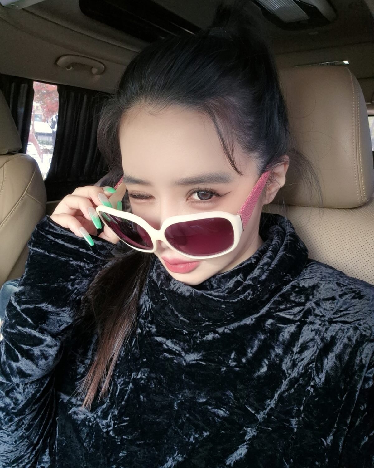 2NE1 朴春小帳上傳與李敏鎬合照喊「我的丈夫」！相關貼文急刪除，經紀公司也出面回應了！