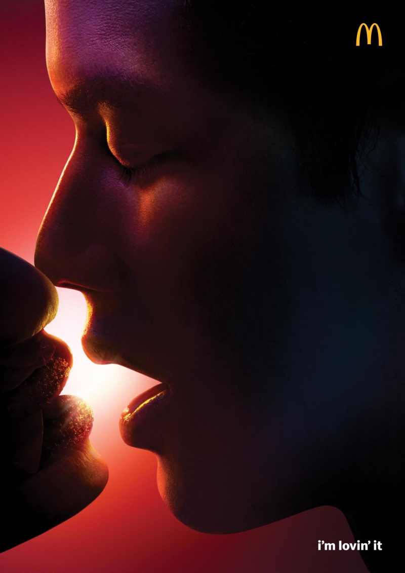 哪個品牌最會談情說愛？盤點 6 個情人節創意廣告：泰麥當勞與漢堡公開熱吻、「這品牌」火辣擦邊！