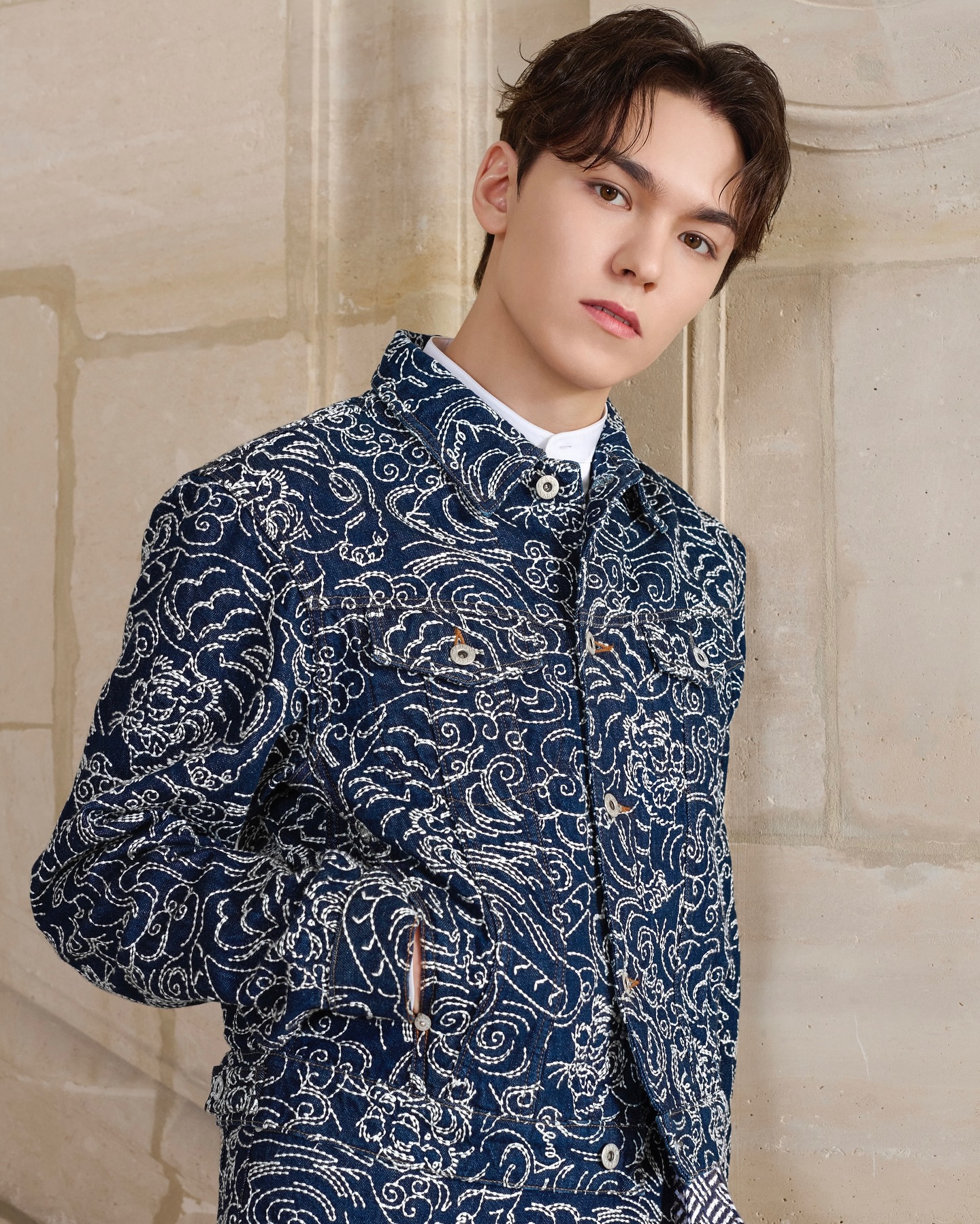 SEVENTEEN 二次元成員 Vernon 史詩級回歸 IG？刪光貼文後的首發竟然是…一雙腳？