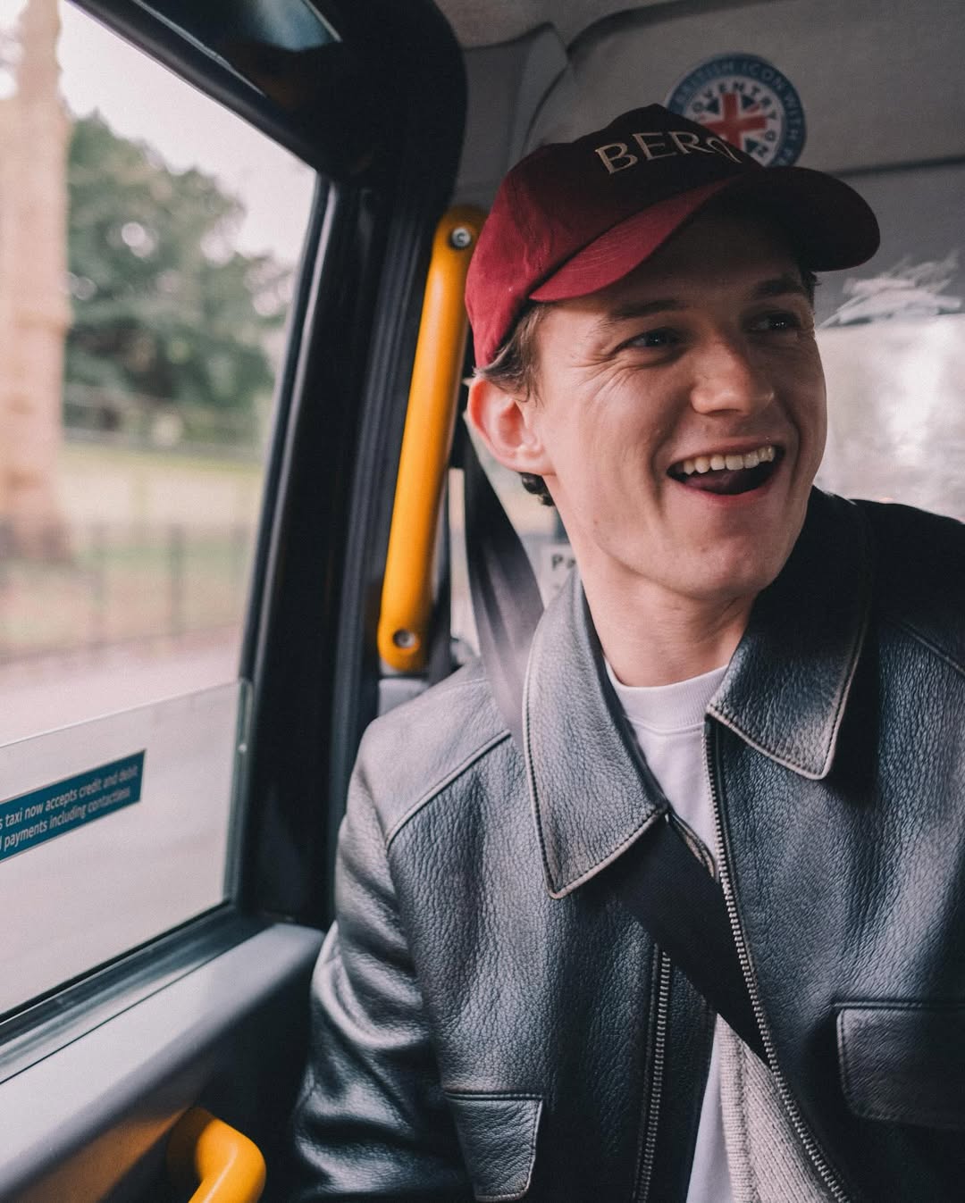 都怪自己長著一張娃娃臉！Tom Holland 在超市購買自家品牌啤酒遭拒