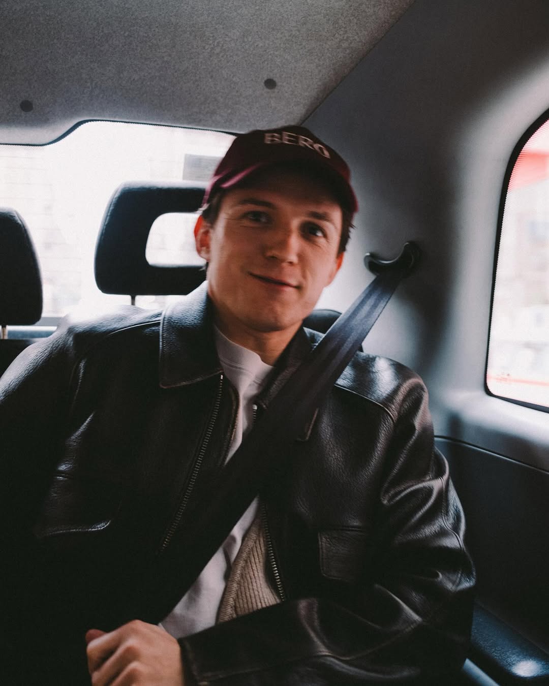 都怪自己長著一張娃娃臉！Tom Holland 在超市購買自家品牌啤酒遭拒