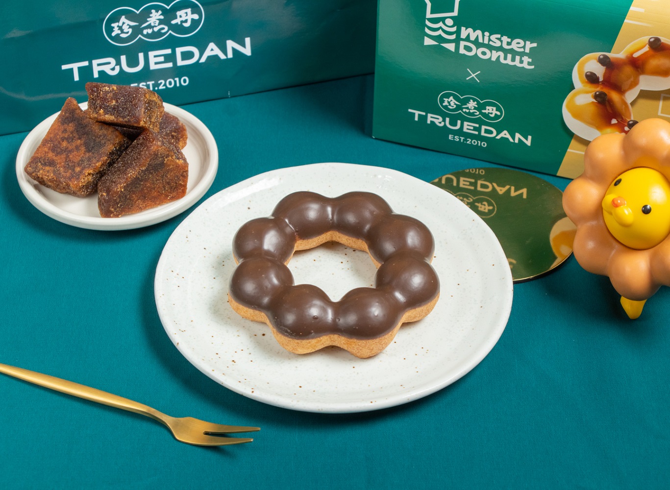 Mister Donut 攜手黑糖專賣「珍煮丹」，將兩款飲品變身甜甜圈，黑糖系列9款新品開吃！