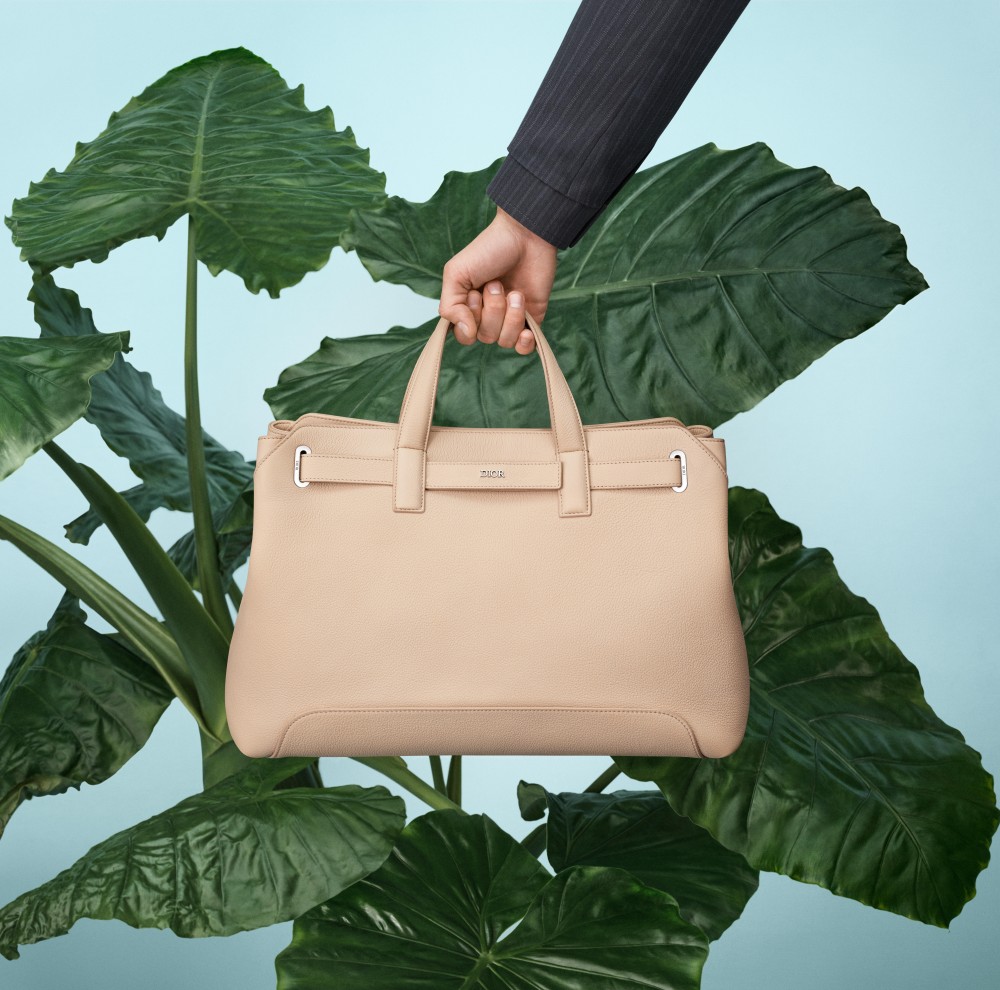 Dior 2025 春夏系列：剛柔並濟的女性風采與雕塑感男裝的藝術碰撞！