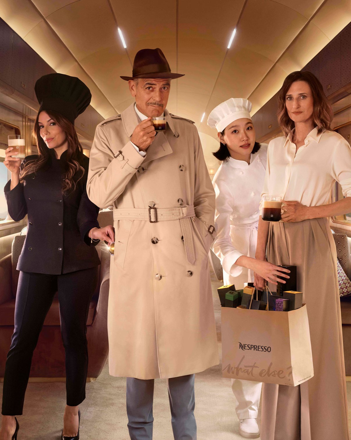 這個陣容太吸睛！喬治·克隆尼、金高銀化身咖啡神探，幽默廣告為 Nespresso 解開謎團！