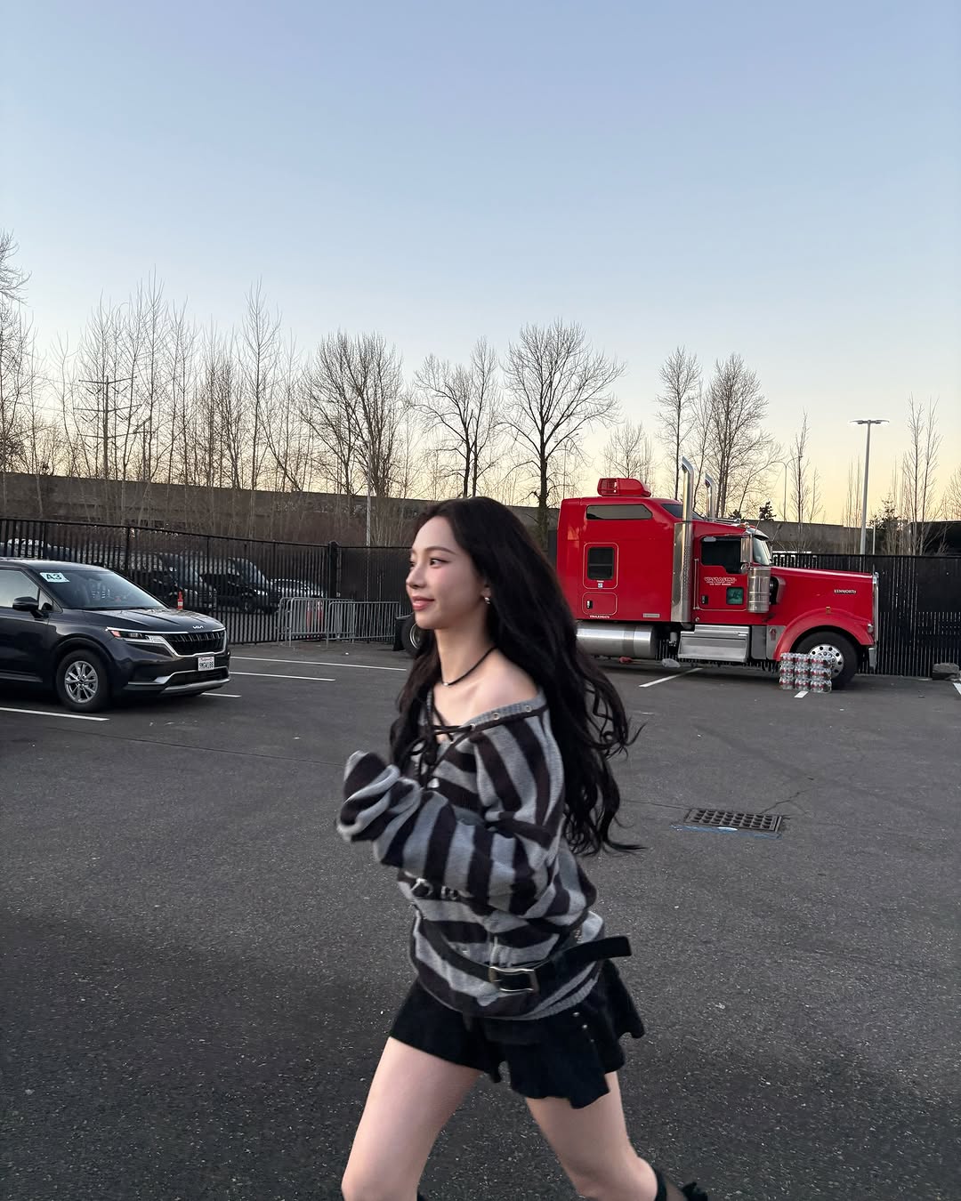 aespa 被拍到錄製 GD 的綜藝節目！Karina 火辣造型惹議！