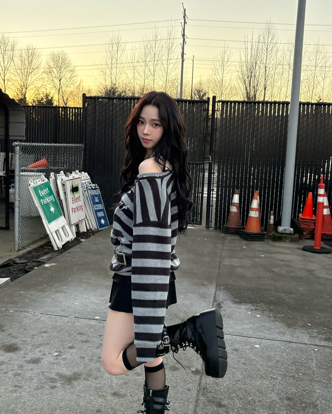 aespa 被拍到錄製 GD 的綜藝節目！Karina 火辣造型惹議！