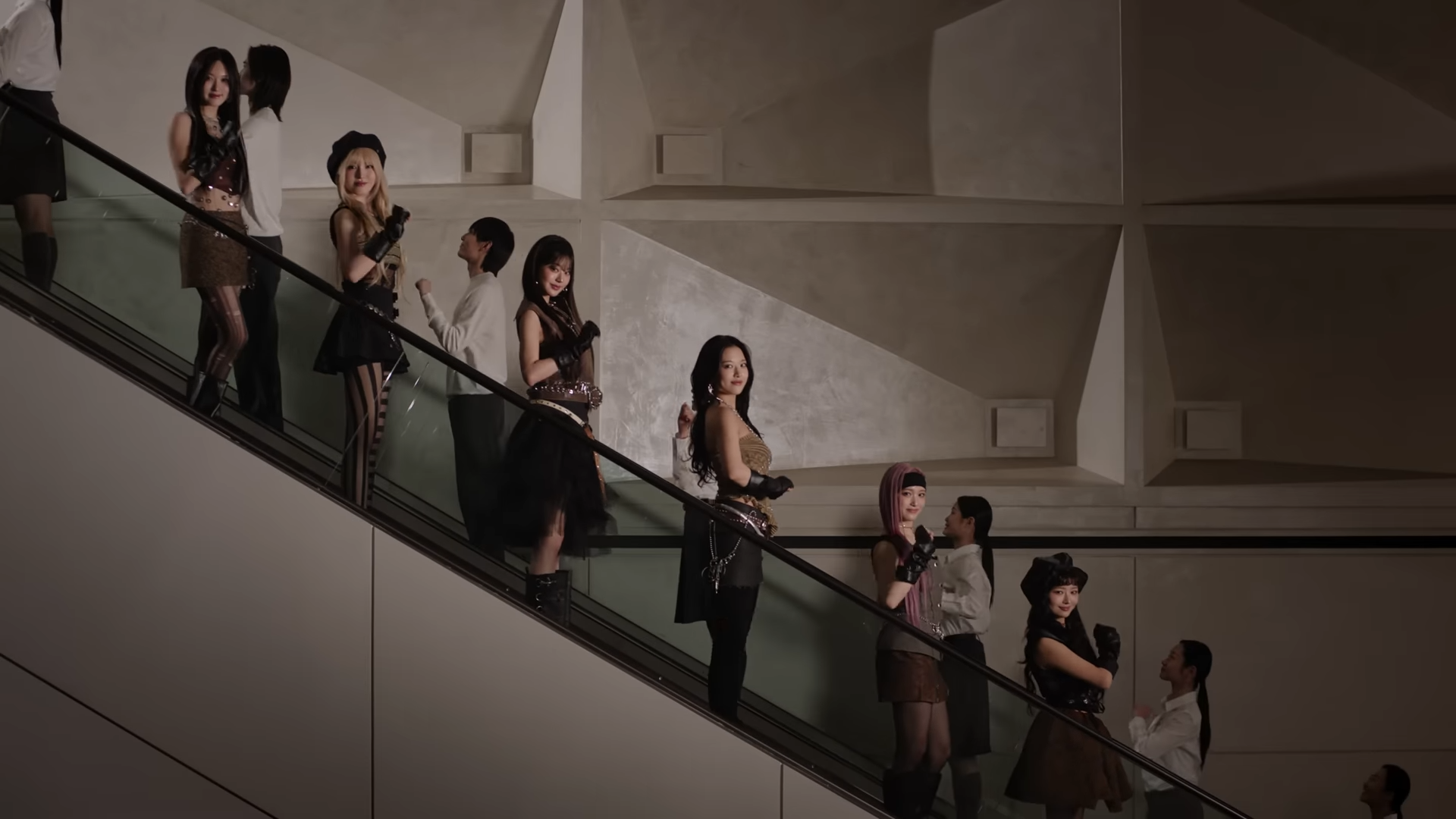 IVE 全新主打〈ATTITUDE〉正式公開！取樣經典老歌翻玩出全新風味！