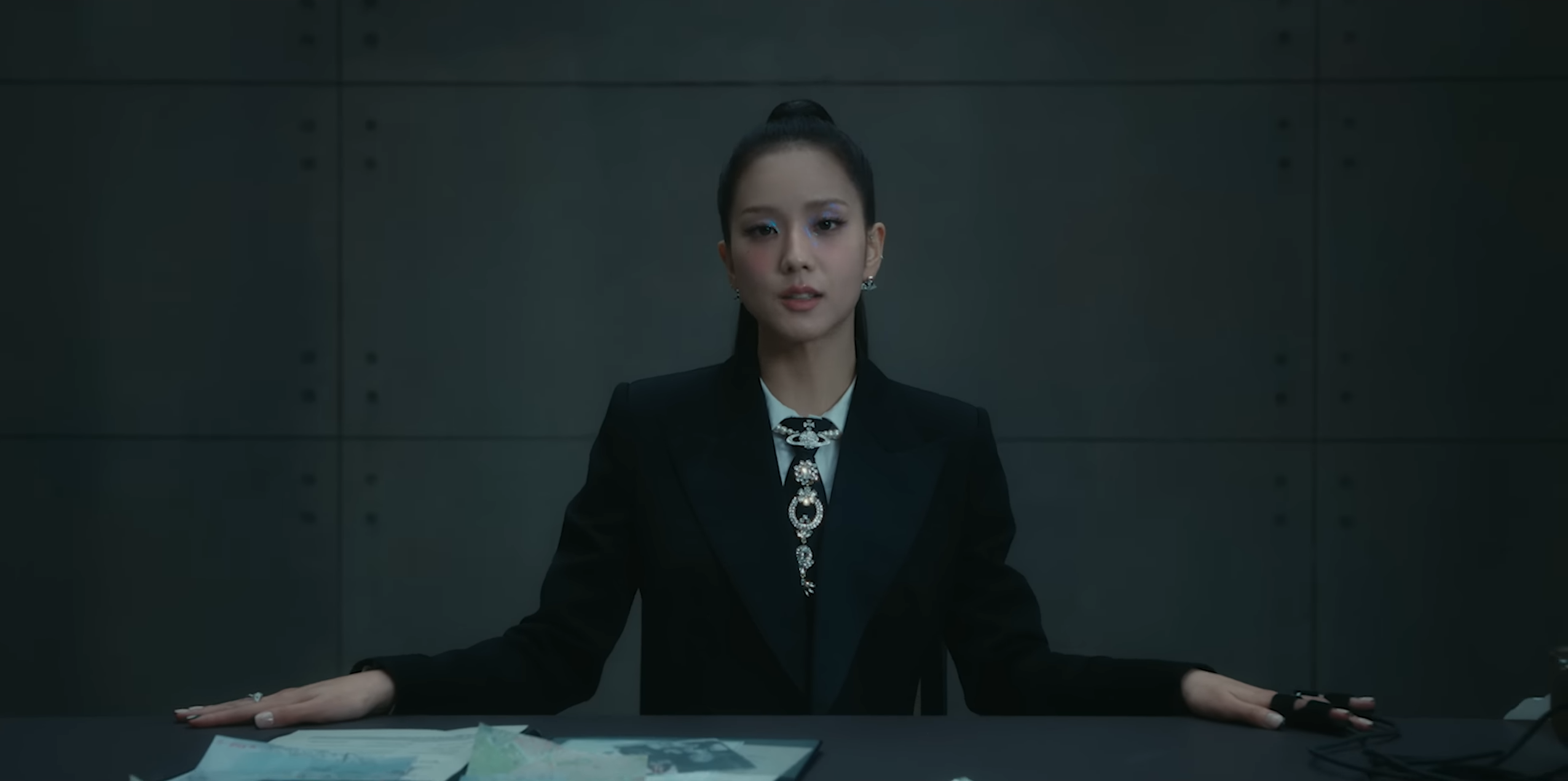 Jisoo 全新情人節主打〈earthquake〉MV 公開！竟找來車勝元驚喜客串！