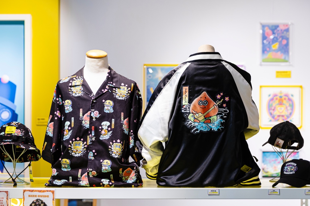 元祖台牌 UNDER PEACE 操刀！《海綿寶寶25 週年期間限定店》限定服飾登場！