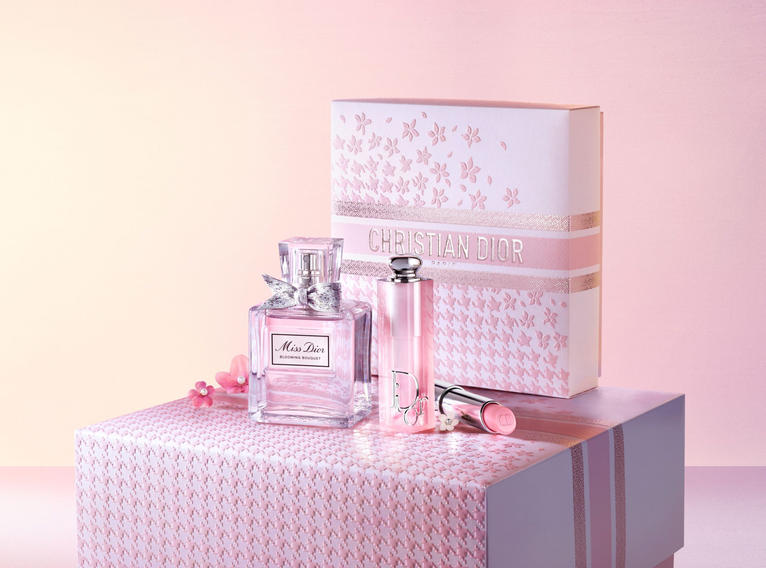 2025情人節彩妝新品推薦TOP5｜超美限定色號，打造甜蜜約會妝容！