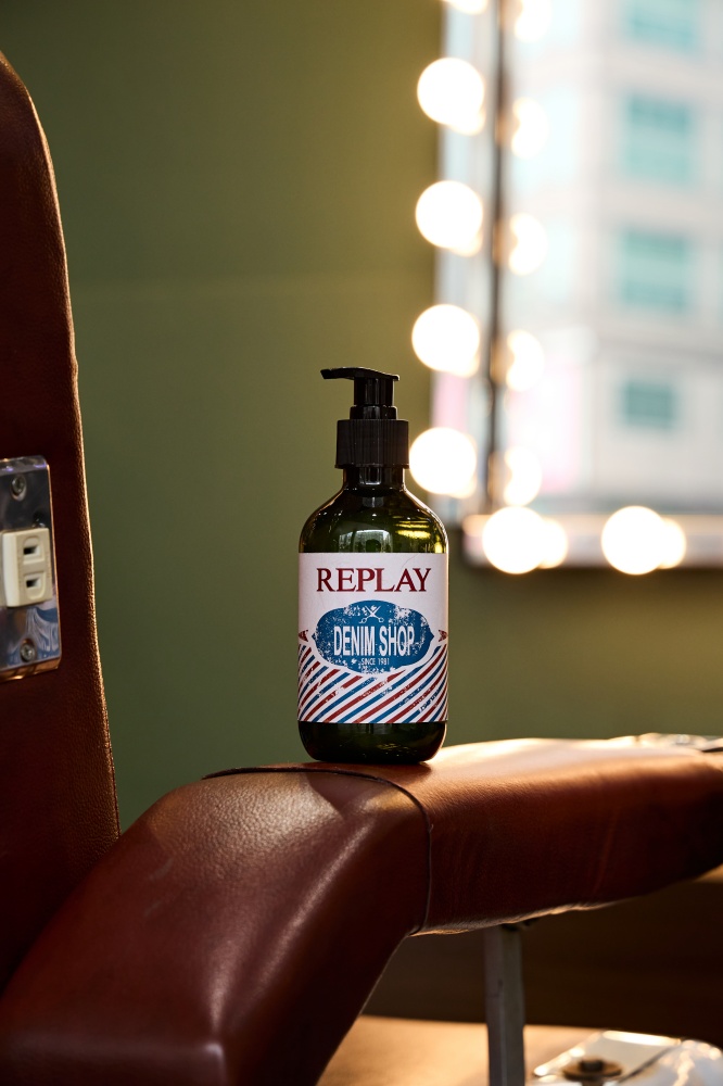 感受純正的義式硬派！義大利丹寧品牌 REPLAY 攜手台北油頭 TPE.Barber 打造限定體驗店！