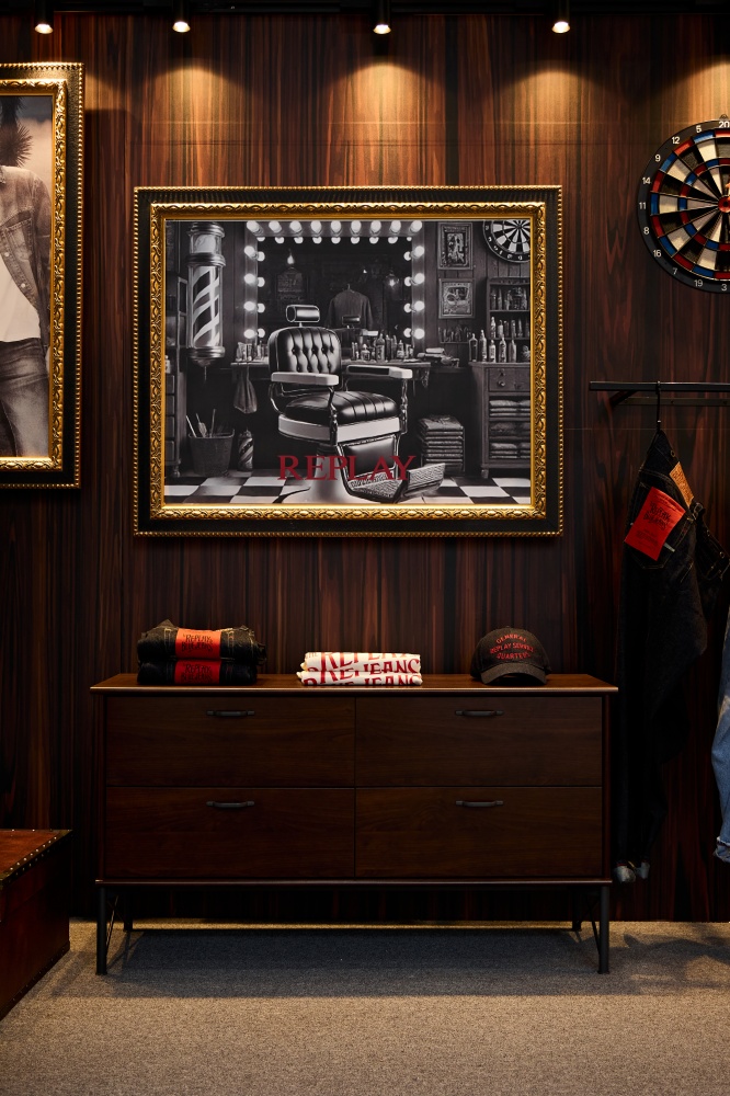 感受純正的義式硬派！義大利丹寧品牌 REPLAY 攜手台北油頭 TPE.Barber 打造限定體驗店！