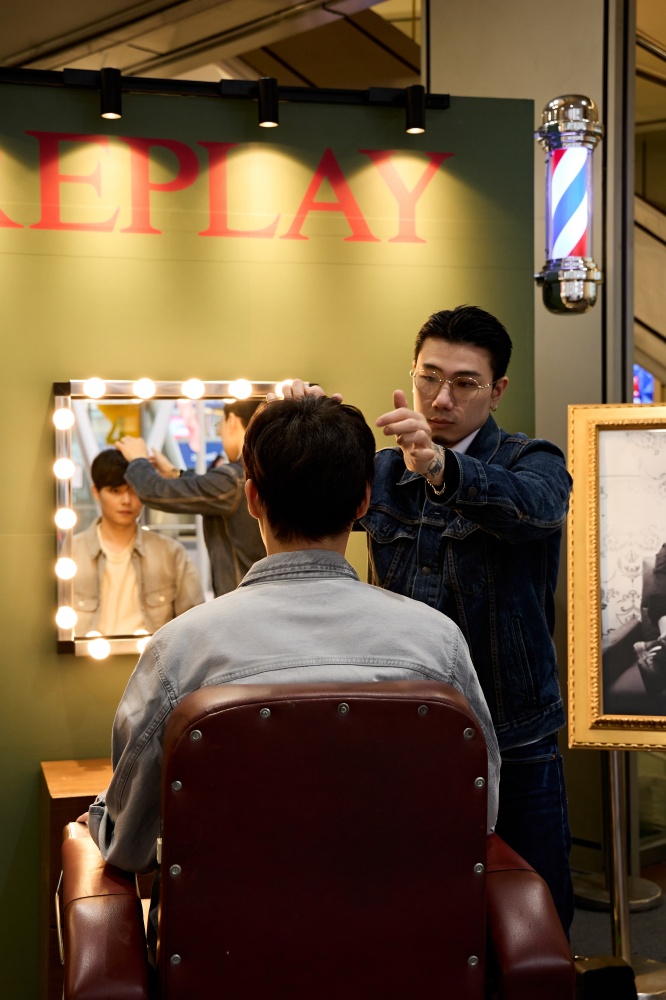 感受純正的義式硬派！義大利丹寧品牌 REPLAY 攜手台北油頭 TPE.Barber 打造限定體驗店！