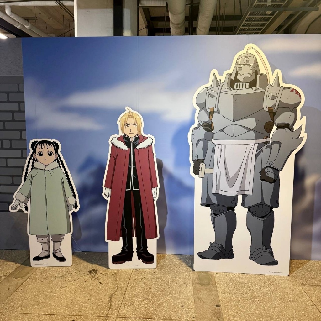 《鋼之鍊金術師BROTHERHOOD》15 週年快閃店松菸登場！超大投影鍊成陣、客製化軍牌讓你刻上自己的名字！