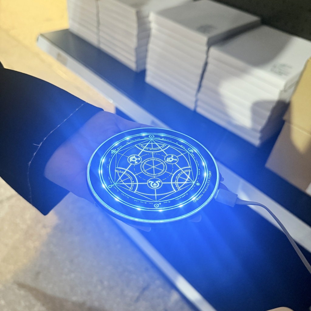 《鋼之鍊金術師BROTHERHOOD》15 週年快閃店松菸登場！超大投影鍊成陣、客製化軍牌讓你刻上自己的名字！